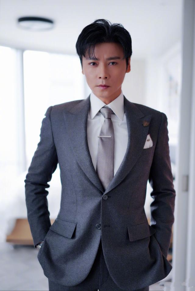 春节回家正装成了重头戏看张晋是如何把西装穿出精彩的