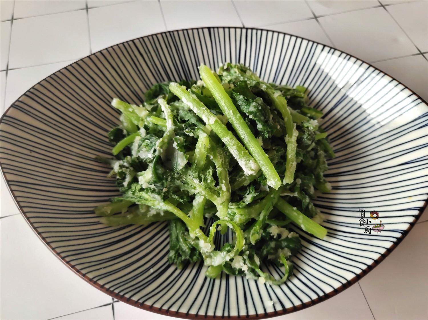 一碗面粉一把青菜,拌一拌蒸一蒸,10分钟端上桌,常吃睡眠好