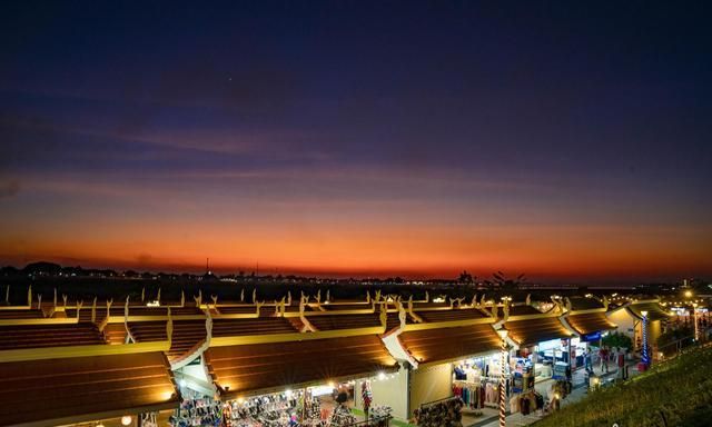 老挝万象旅行，欣赏落日晚霞和购物最佳地
