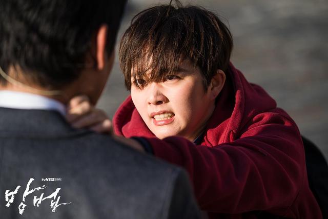 1,《谤法》女主演神似肖战