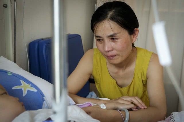 江苏一重症女孩icu里艰难逃生,今为医护人员点赞:你们才是英雄