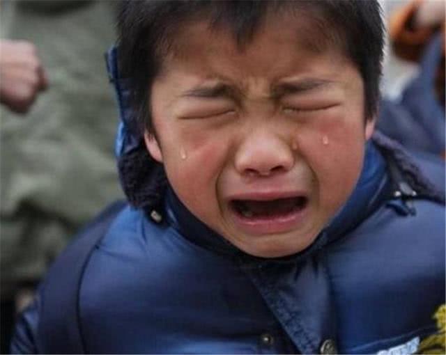 为什么孩子被打骂后,还会伸手求你抱?