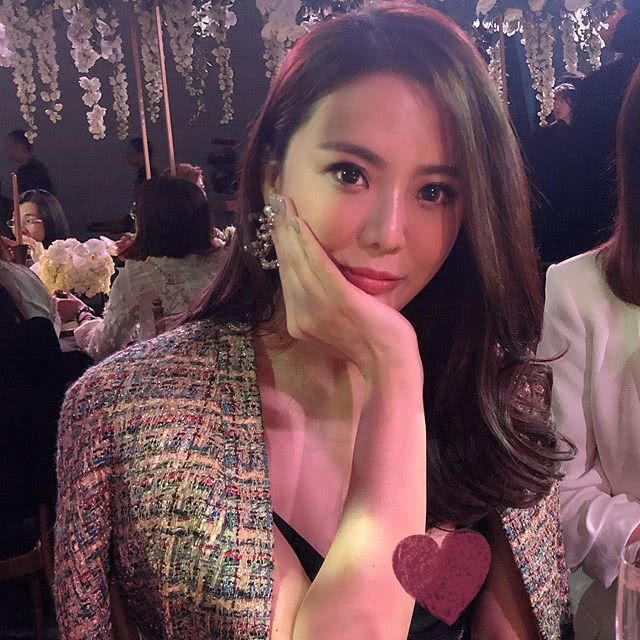 江佩蓉越过越幸福嫁给陶喆之后享受富太太生活一脸甜蜜感