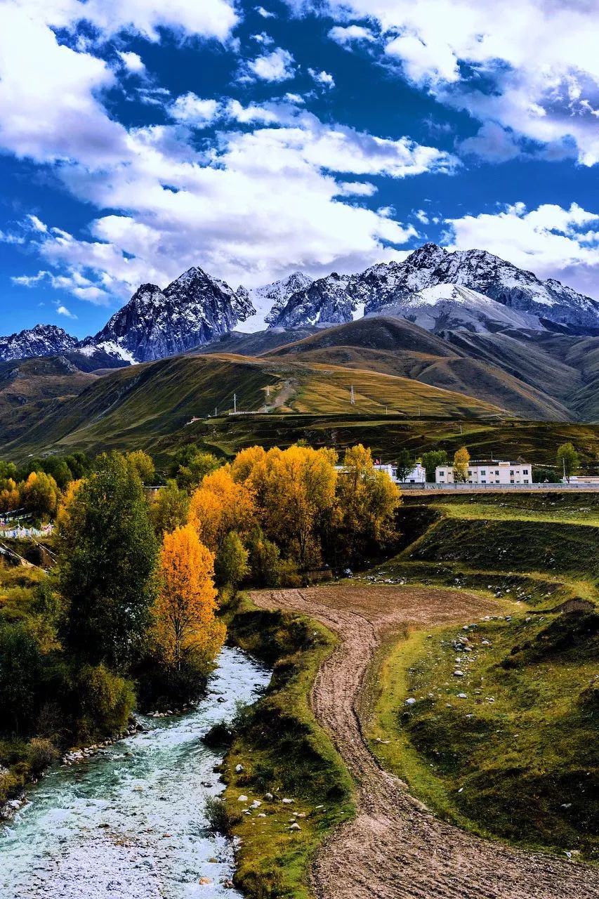 青藏高原东段最具西藏风情的地方被国家地理誉为东方伊甸园