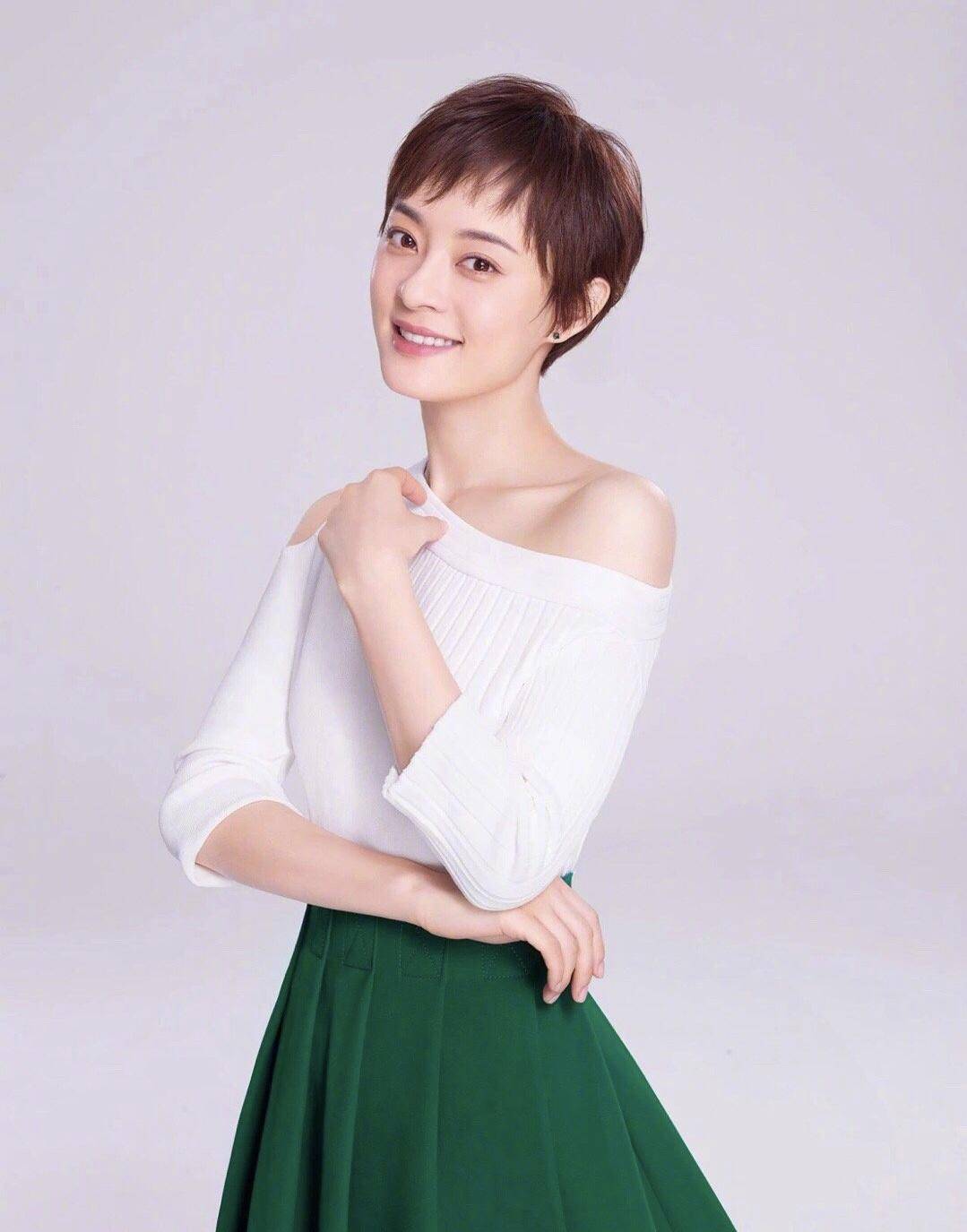 孙俪晒出妹妹孙艳照片并揭秘剧中角色,罗晋也在剧中向唐嫣示爱