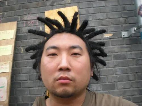 非洲人的"脏辫"得有多脏?看完他们的洗头水,游客无言以对!