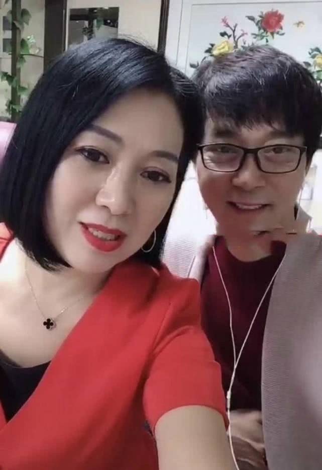 赵本山力捧的女弟子,嫁给小4岁李玉刚恩师,如今57岁婚姻很幸福