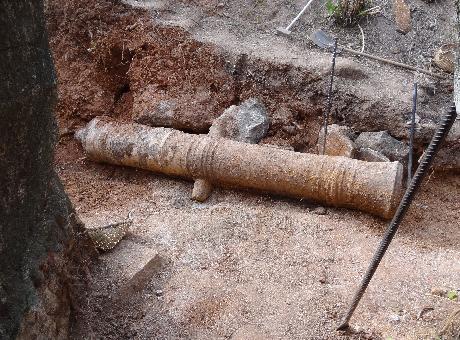 男子野外挖出"百年铁炮",炮体上的字样清晰可见!