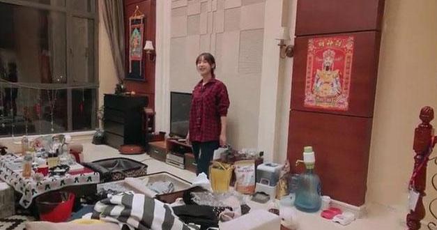 带你看看李菲儿的家头次见把客厅当成杂物间家里凌乱得过分了