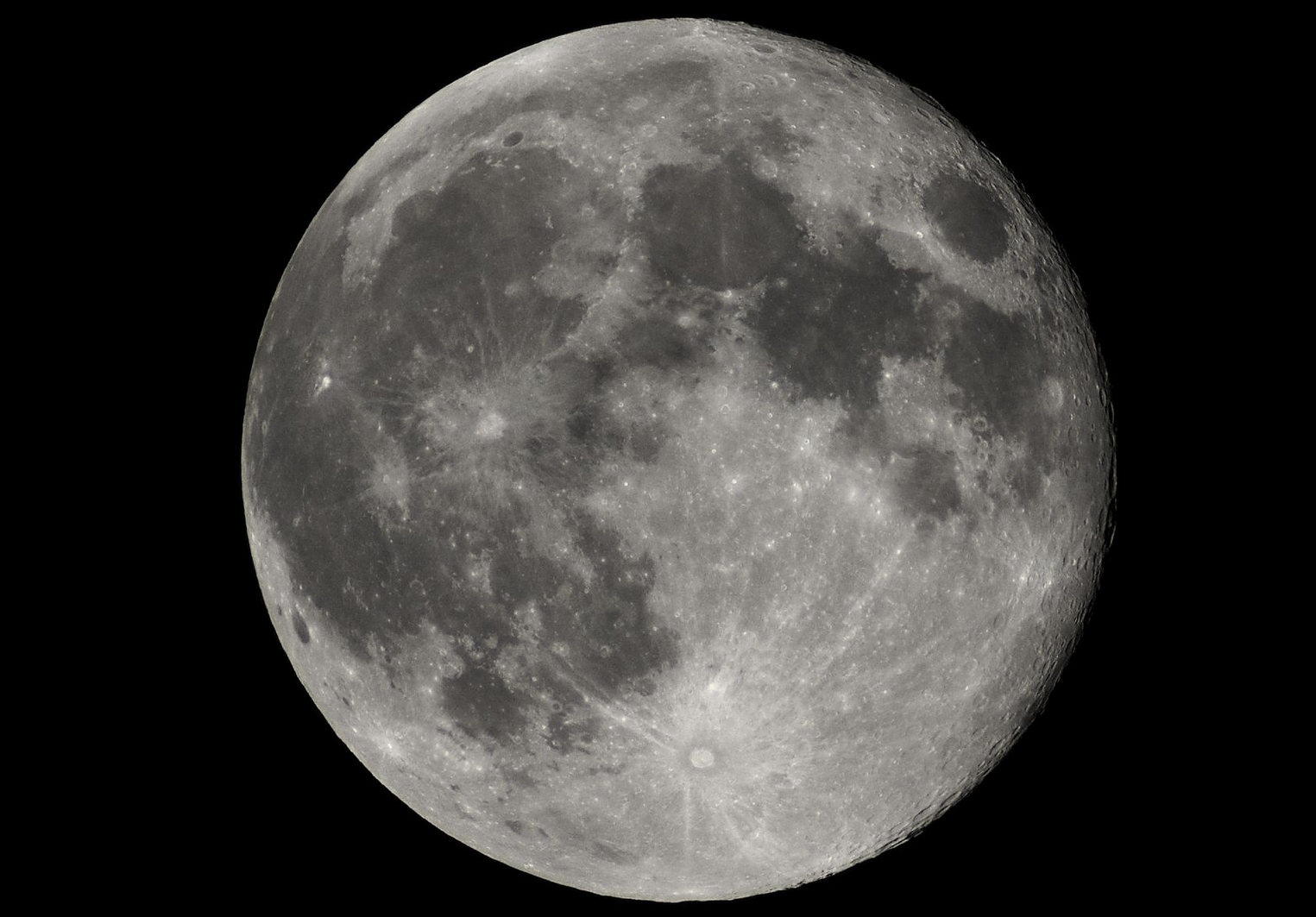 确定了地球周围多了一颗新月亮会不会砸向地面