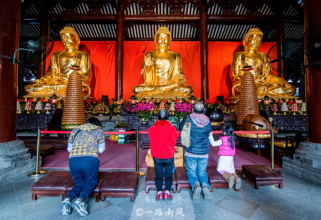 但是这里的游客并不多|毗卢殿|大佛寺|西湖_新浪新闻