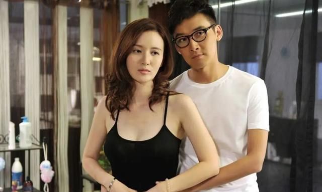 耀客老板娘被迫演出轨女!其实张萌经典角色曾性感惊艳