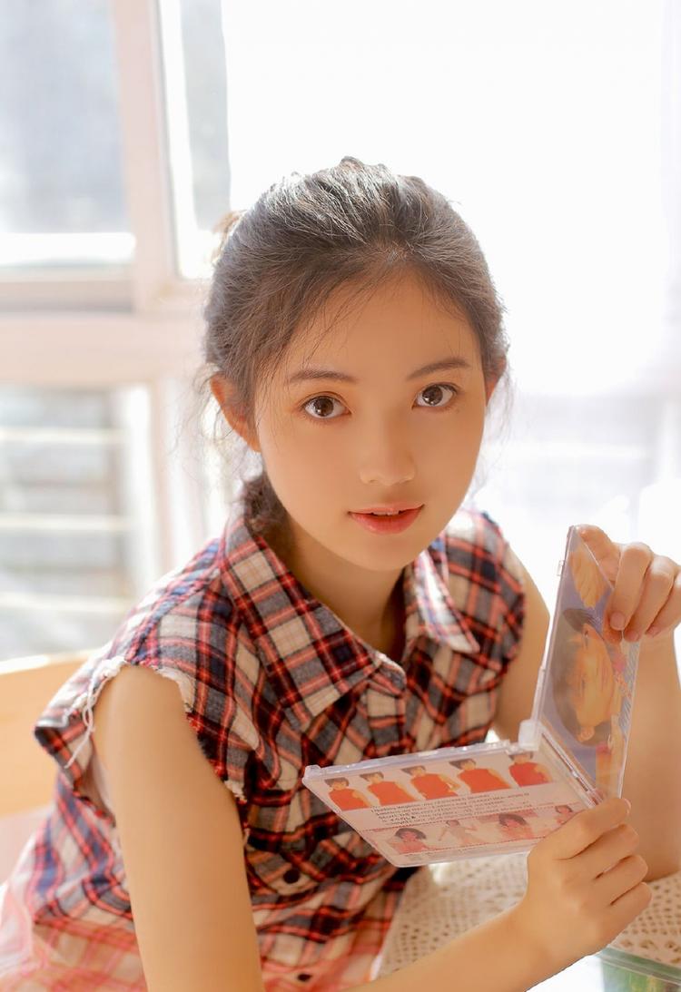 清纯美女气质乖巧伶俐可爱