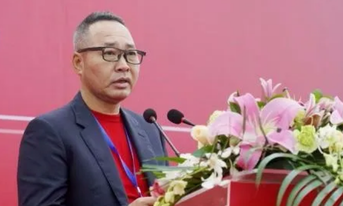 从建筑工人到吴川首富,身价225亿的他,却负债高达400亿!