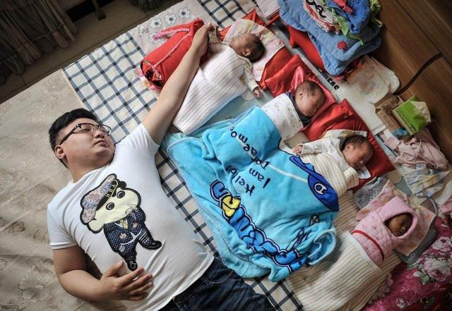 生八胞胎是什么感觉?宝妈表示"分分钟让人绝望"网友:神仙家庭