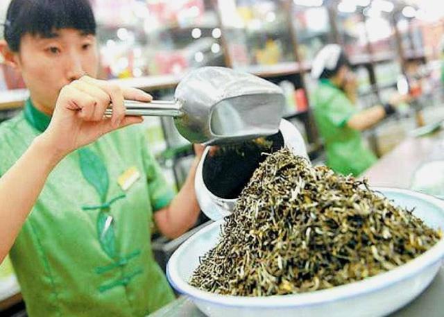 日本人来中国旅游也疯狂购物，日本游客都买了什么？网友：笑了