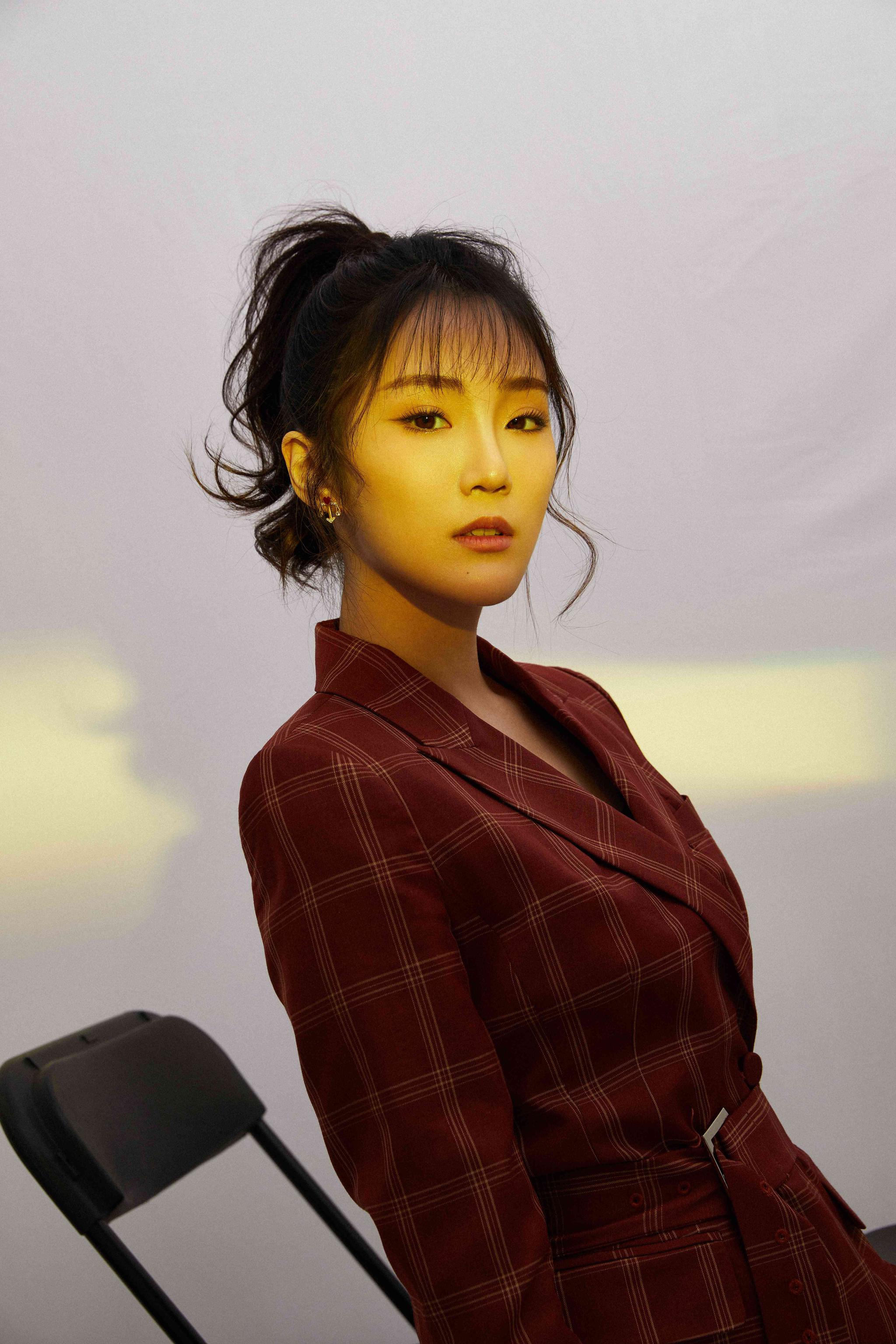 张可盈曝新歌造型干练率性 冷感气场sense十足