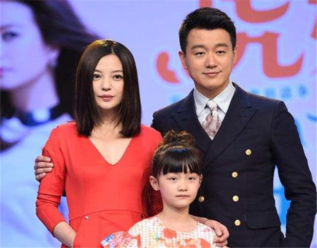 赵薇女儿因颜值高被禁止整容12岁扎双丸子头比哪吒还可爱