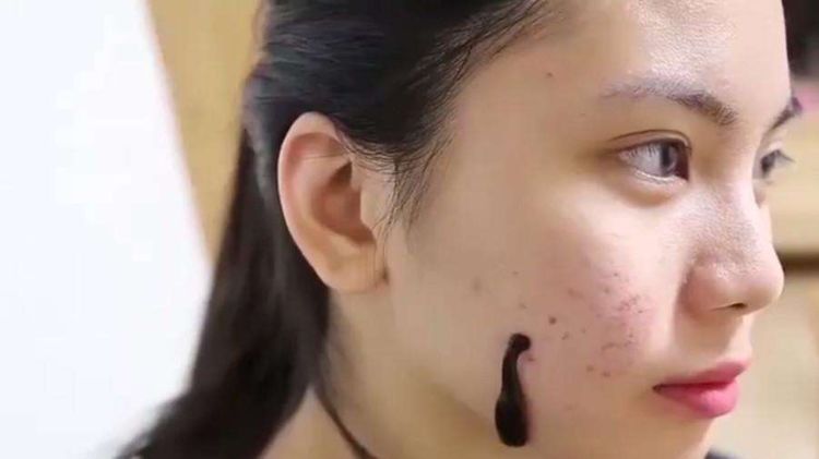 熬夜玩手机的学生党,脸上若有这"3现象",说明身体达到极限