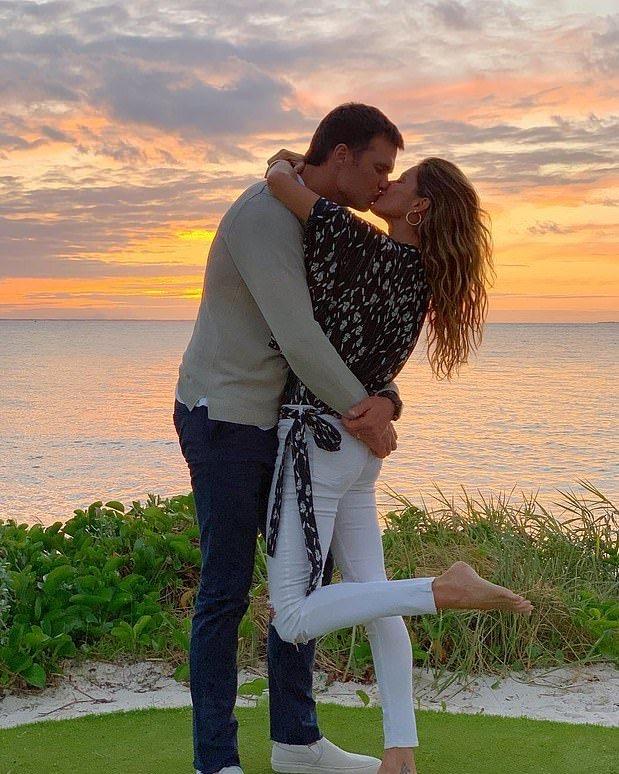 超模吉娘娘和老公互秀恩爱庆祝结婚11周年!素颜穿大衣都这么好看