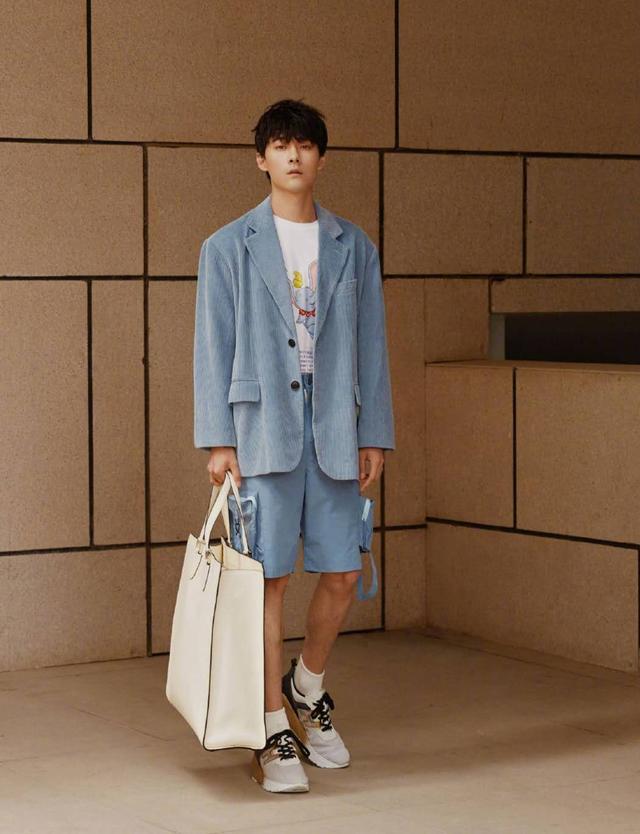 身高178的任嘉伦与184的张雨剑,同穿"冰蓝色西装",你pick谁