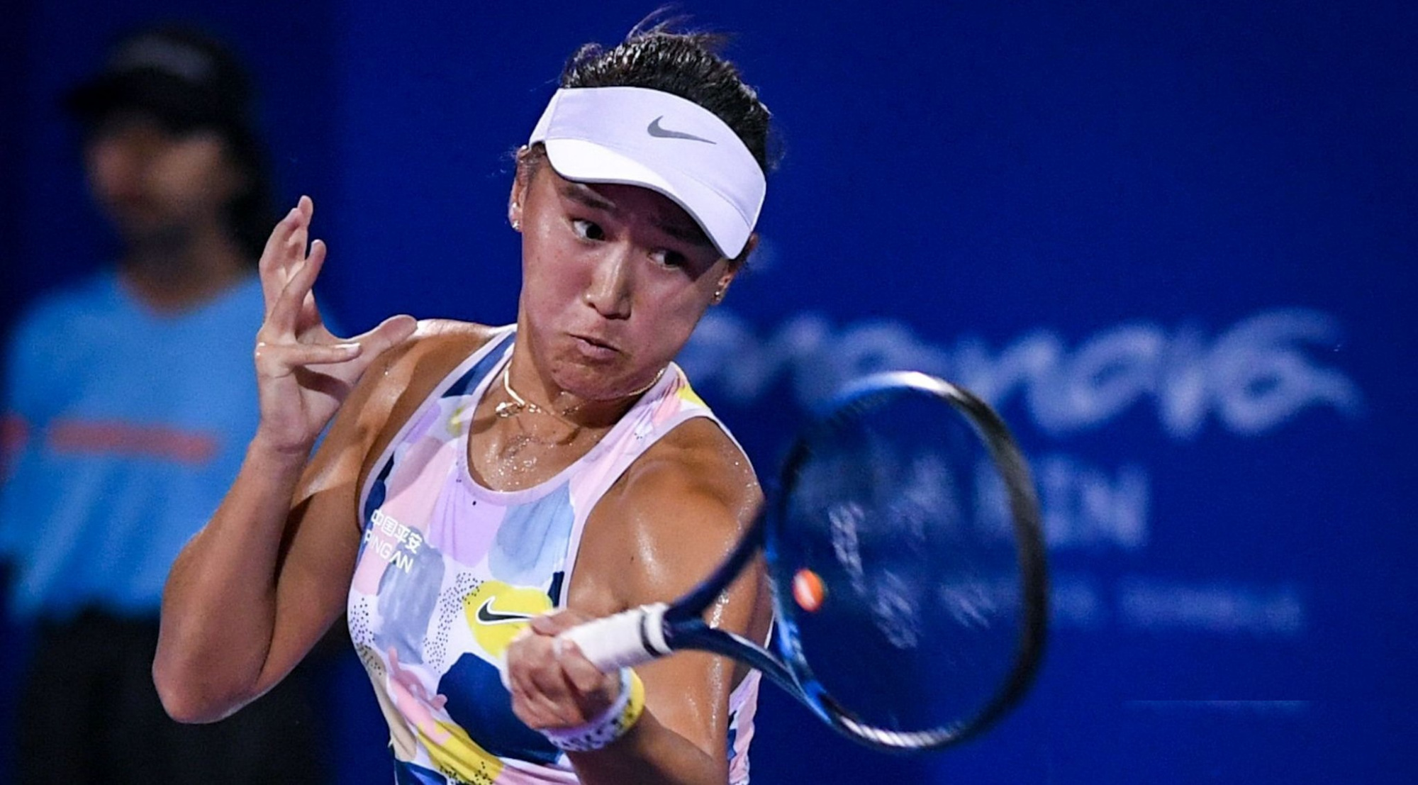 未来可期!中国小花击退大满贯亚军,连续两站巡回赛闯入八强!