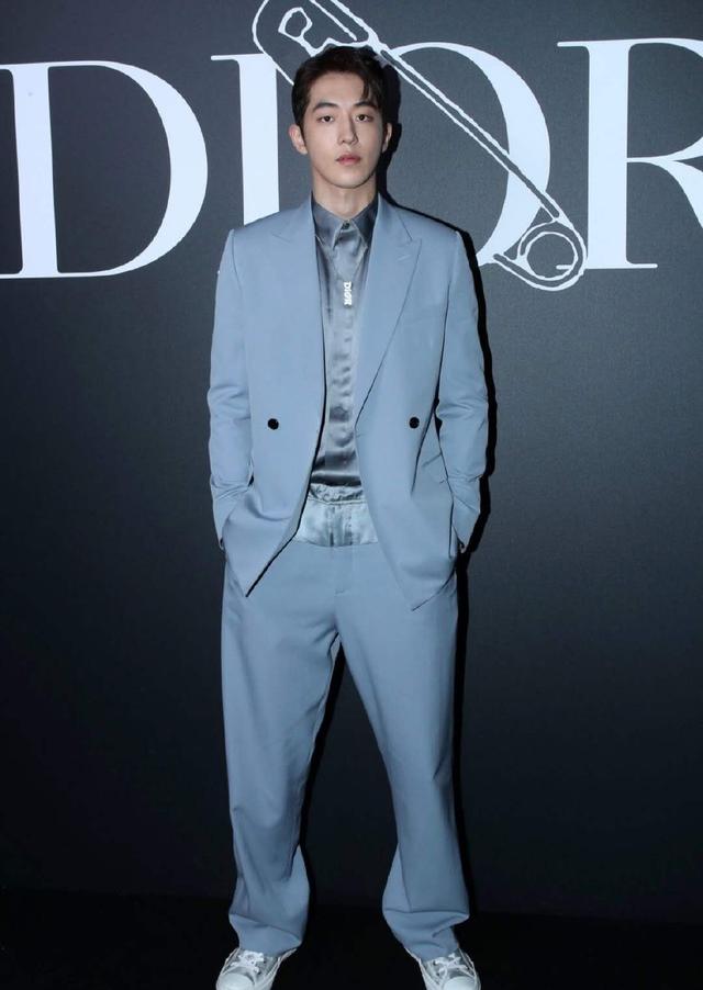 身高178的任嘉伦与184的张雨剑,同穿"冰蓝色西装",你pick谁