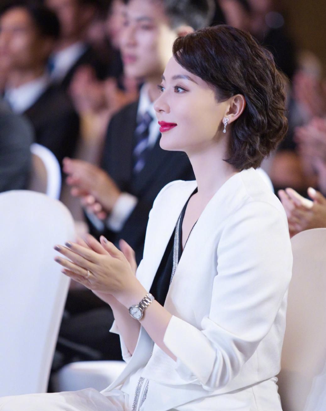 陈数穿西装气场强大职场女性就该这么穿每套都好看成教科书