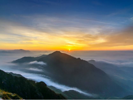 金子山的独特景象虽然看上去陡峭却能欣赏美丽风景