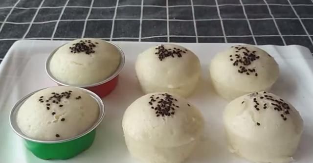 家有剩米饭不用发愁,老左教你一招,剩米饭秒变糕点