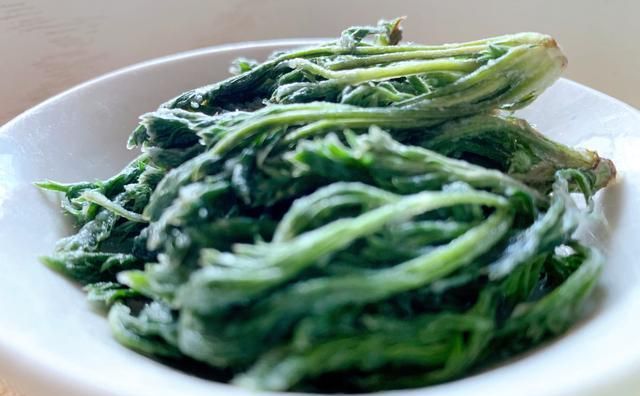 春天野菜正当时 这菜正月药 二月菜 三月变成草 给啥也不换 野菜 水分 茵陈 新浪新闻 春天野菜正当时 这菜正月药 二月菜 三月变成草 给啥也不换 野菜 水分 茵陈 新浪新闻