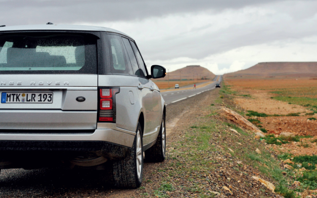 别说像成龙,李小龙和李连杰等这些"巨匠",还有很多从小习武的明星也很