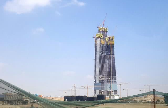 那一个建筑的成本不是在100亿美元以上,怎么这个这个1000米的大楼建筑