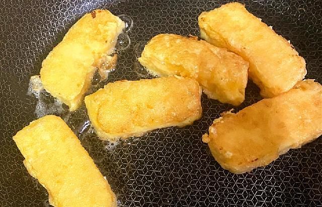 教你网红美食“煎牛奶”,3步就做好,奶香浓郁,外酥里嫩超好吃 【蜗牛扑克】教你网红美食“煎牛奶”,3步就做好,奶香浓郁,外酥里嫩超好吃