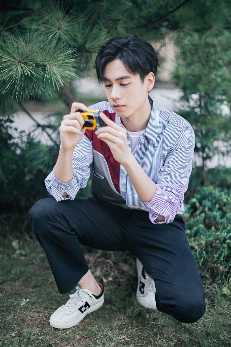 胡一天清新文艺写真干净帅气