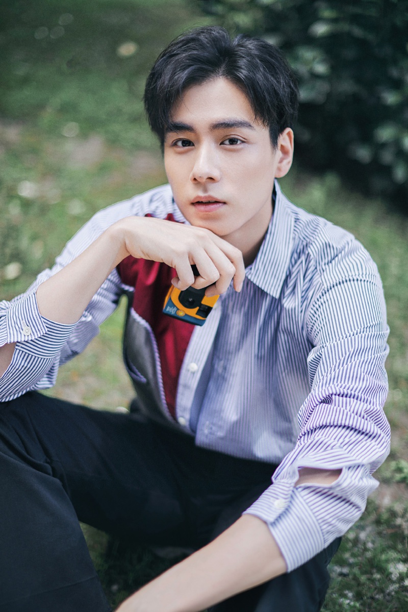 胡一天清新文艺写真干净帅气