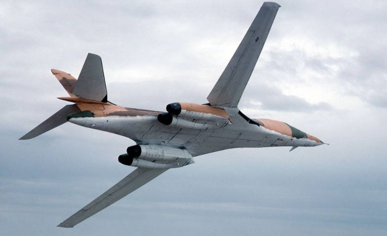 北美天空的骑士,b-1可变后掠翼轰炸机,永远活在b2阴影下的配角