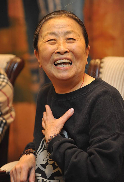 演坏女人出道,80多岁生病无儿女接送,坚持为疫区拍视频送祝福|张少华