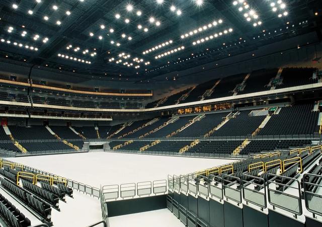 東京都調布市西町290番11武藏野森林运动广场靠近东京体育场,有着流线