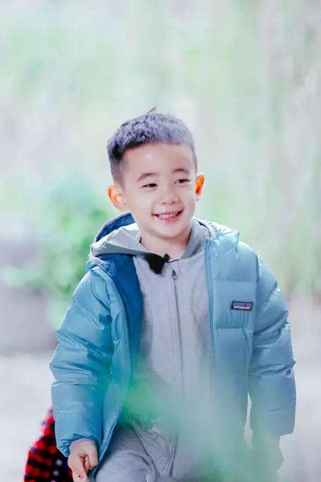 讨人喜欢星二代,饺子靠有趣的灵魂,jasper是小绅士