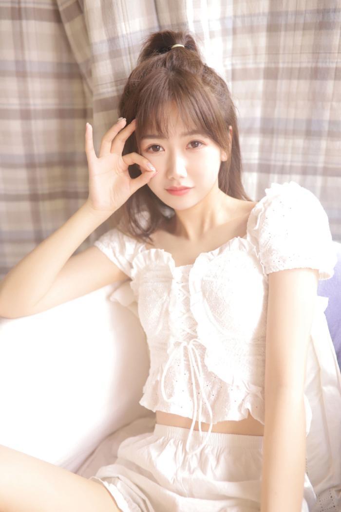 甜美少女:校花气质,清新可爱