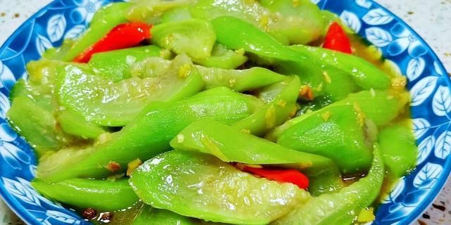 美味推荐红烧肥肠黄瓜炒肉片红烧牛肉蚝油丝瓜的做法