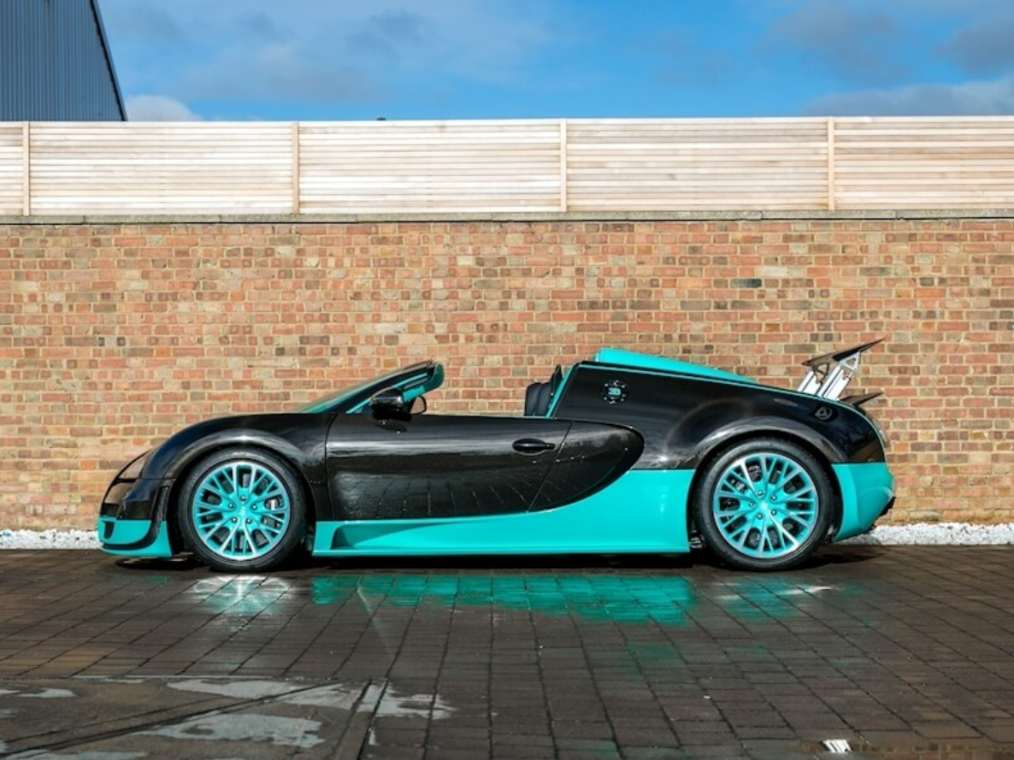 蒋鑫的布加迪,全球1台,仅开500公里,车上印儿子脚印