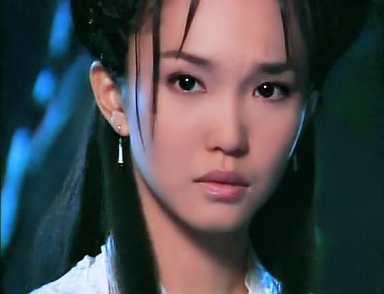 他与范文芳相恋11年却劈腿,老婆被向佐看上,戴绿帽全城皆知|黄婉佩
