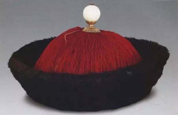 清代官员"顶戴花翎"上那颗小珠子,到底有多值钱?你绝对想不到