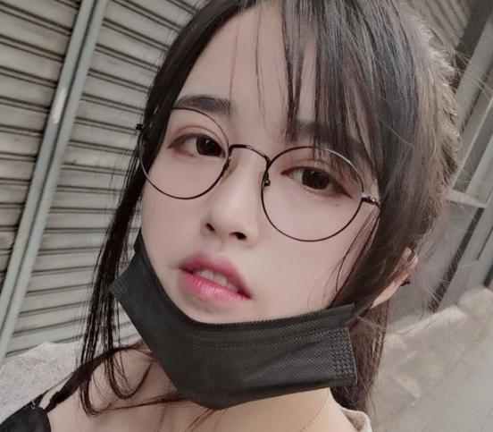 女主播王菠萝太幽默竟上线后如此言语众人都笑了