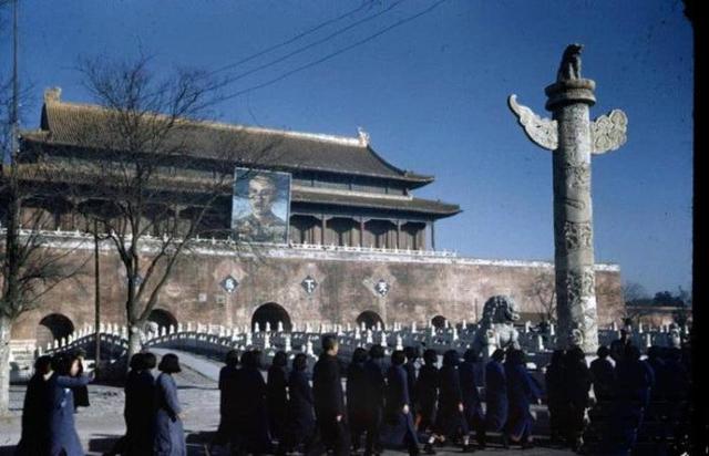 40年代老北京,天安门原汁原味,经历岁月沧桑,有些风尘仆仆