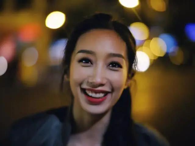 黄觉妻子名叫做孟甜甜,她曾经是一名芭蕾舞演员,所以她的身材比例尤其