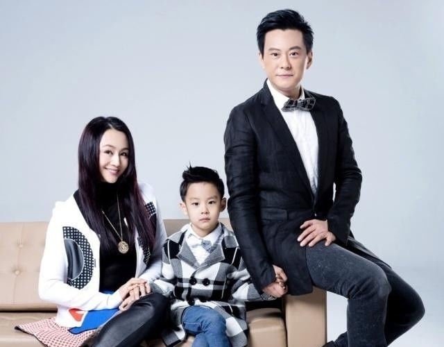 44岁曹颖的丈夫原来大家都认识儿子更是帅