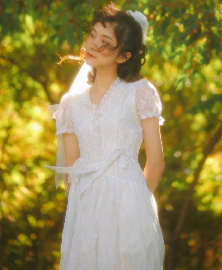 穿上婚纱的奚美丽简直是太美了吧,她的这身穿搭看